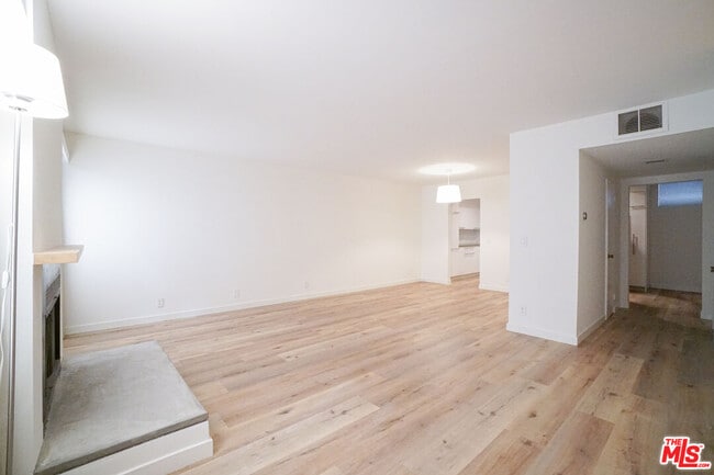 Building Photo - 1534 N Formosa Ave