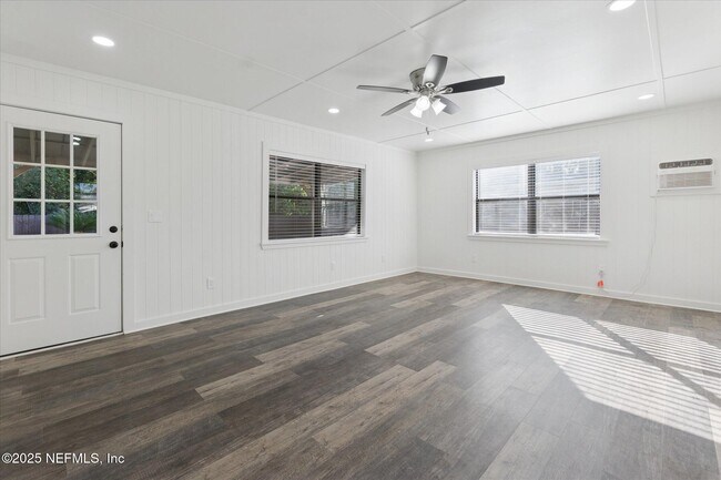 Building Photo - 863 Westgate Dr