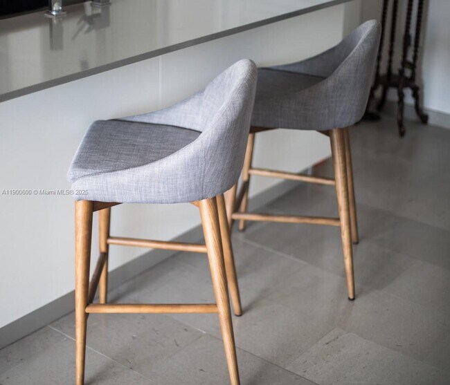 Building Photo - 68 SE 6th St