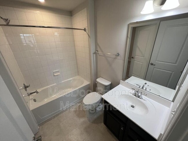 Building Photo - 505 Rolling Valley Dr