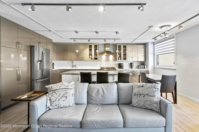 Building Photo - 675 Ocean Ave N