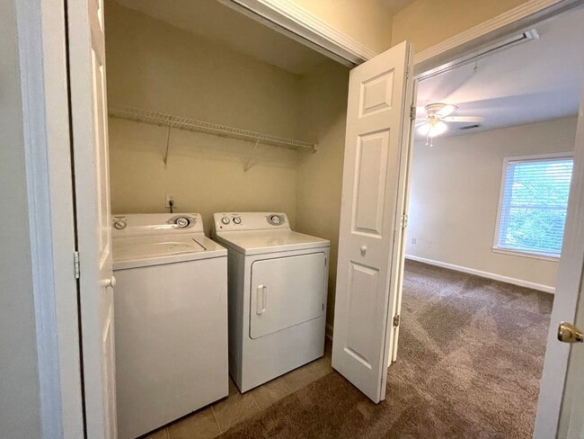 Building Photo - NormalTown 2br House - Fall 2026 Prelease