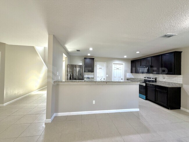 Building Photo - Room to Live, Space to Thrive! Stunning 6BR Home with Solar, Upgrades & Screened Lanai in Macclen...