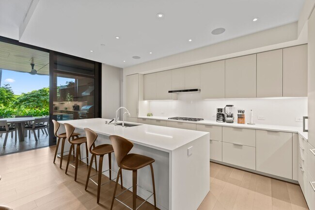 Building Photo - Park Lane 5305 - 3BR w/Swimming Pool and Yard!