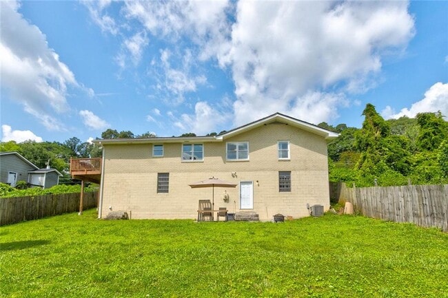 Building Photo - 1848 Winthrop Dr SE
