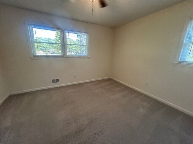 Building Photo - 1015 Walters Ln