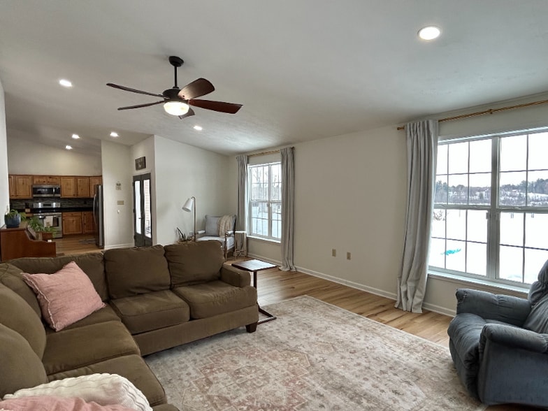 Building Photo - 40020 Selos Rd