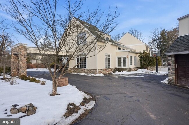 Building Photo - 244 Mathers Rd