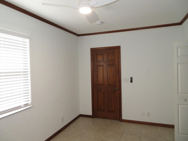 Building Photo - 340 Fleming Ave