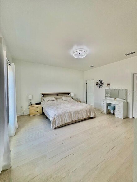 Building Photo - 7044 Brickell Ct