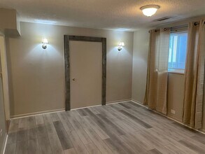 Building Photo - 8LOG3459