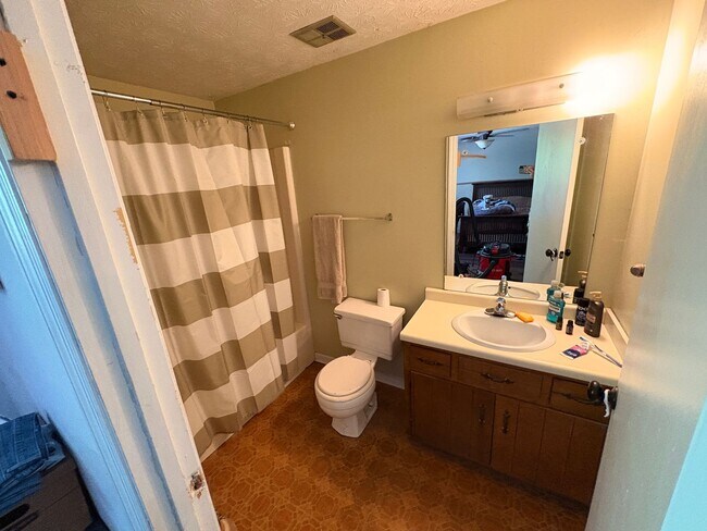 Building Photo - Charming 3 bed/2 bath Eastside Ranch w/ Potential early move in!