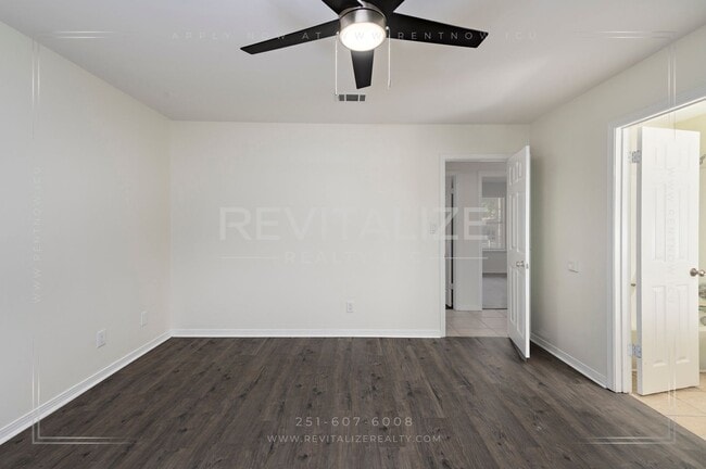 Building Photo - Sweet Cottage-esque 3-Bed 2-Bath in Daphne!