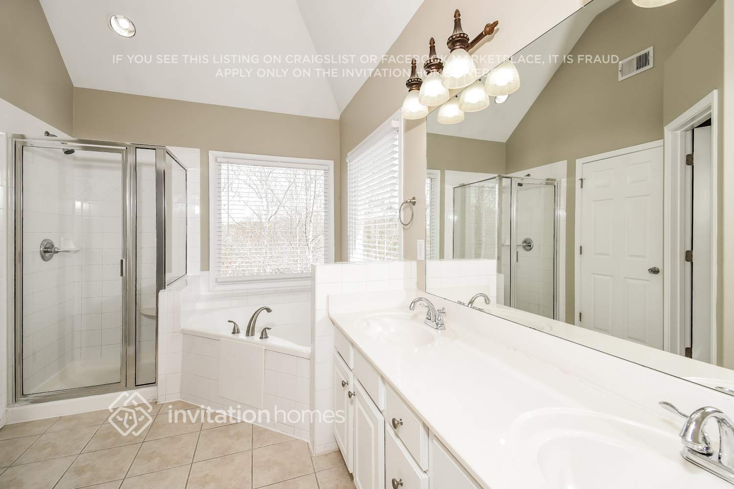 Building Photo - 2026 Castlemaine Cir