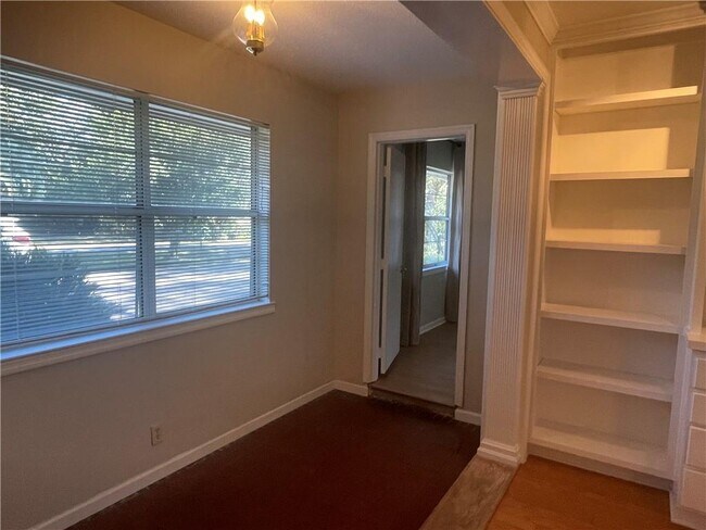 Building Photo - 205 Cater St