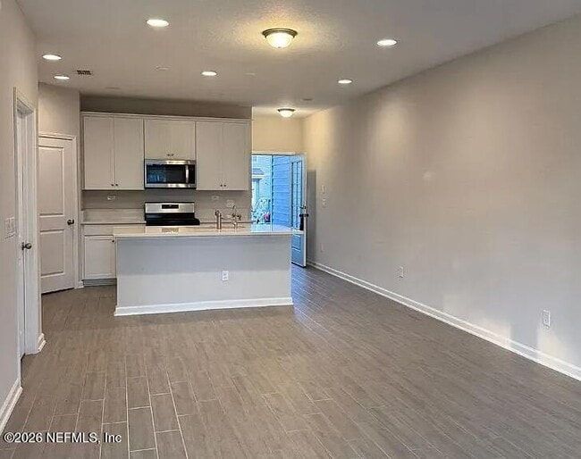 Building Photo - 378 Brandon Lks Dr