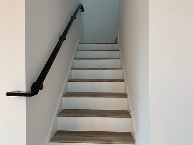 Building Photo - End Unit 3 bedroom Townhome