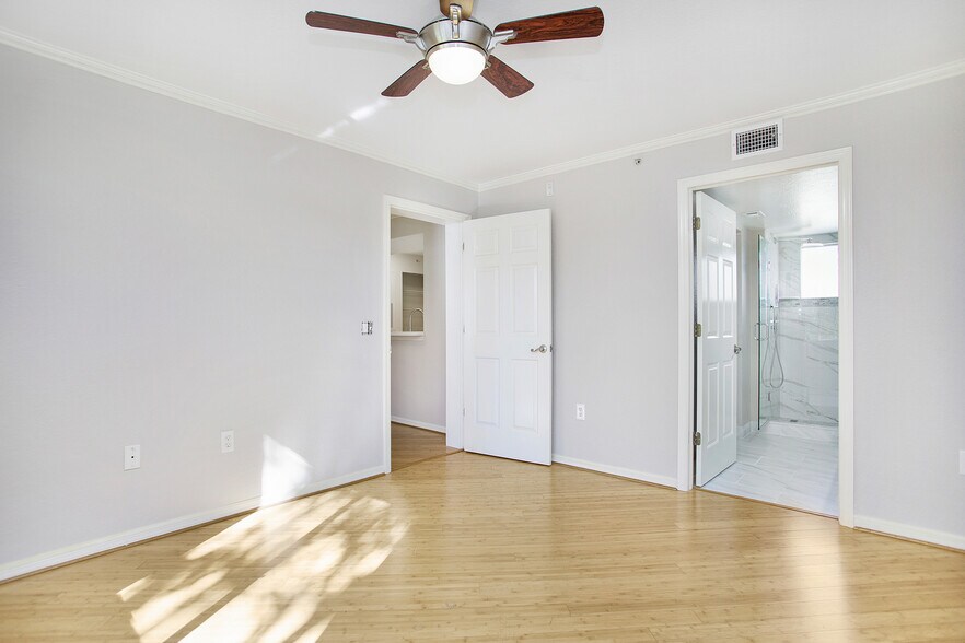Building Photo - 8271 Key Royal Cir