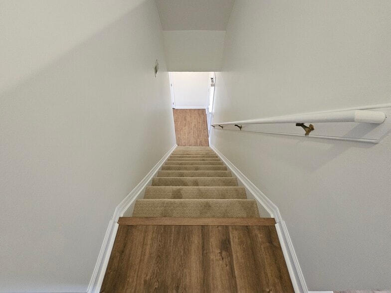 Building Photo - 1503 Flushing Dr