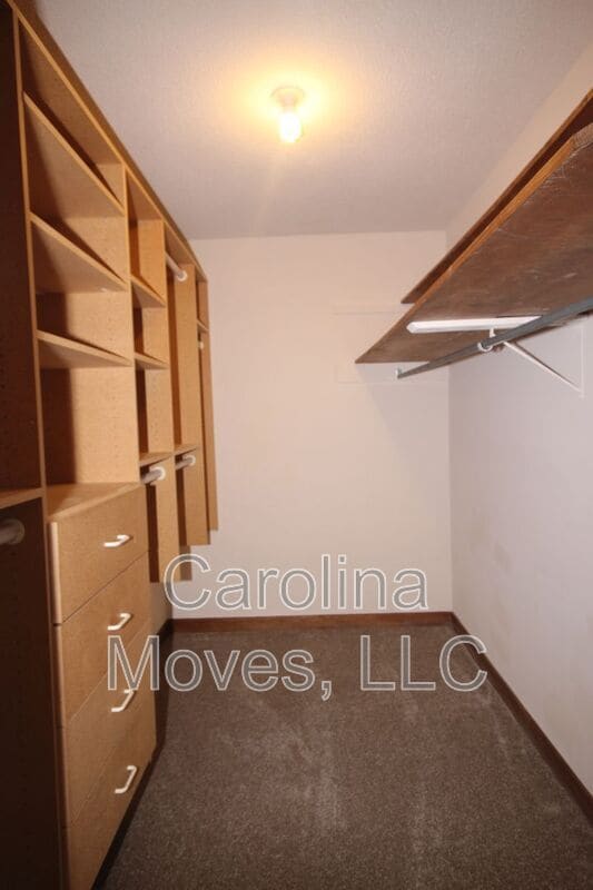 Building Photo - 324 Skylark Cir