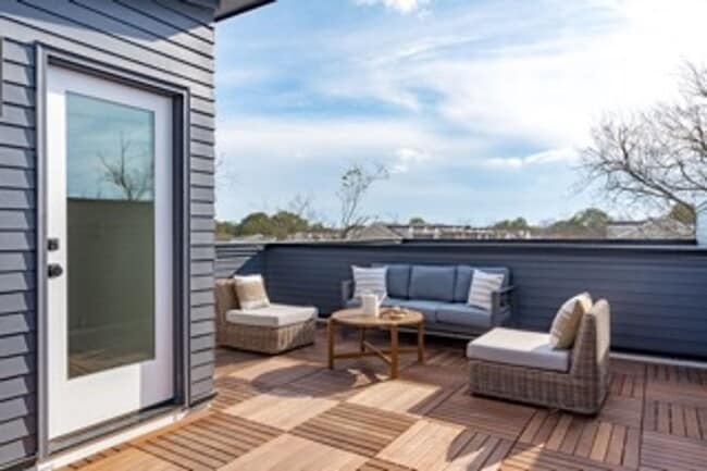Building Photo - Luxurious New Construction 4BD, 4BA Downto...