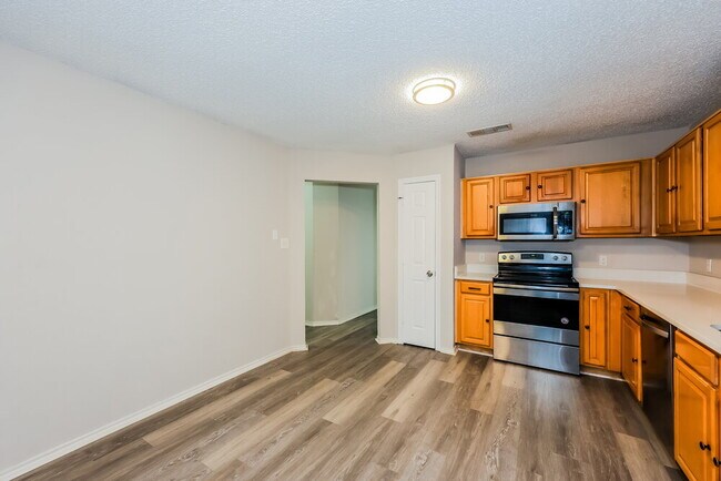 Building Photo - 6841 Prairie Hill Rd N