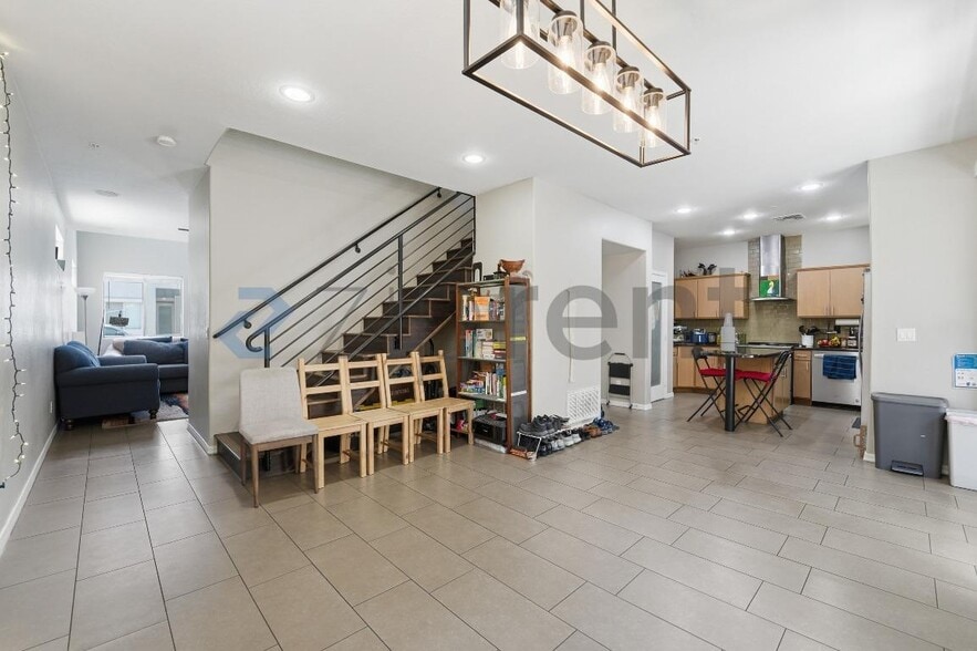 Building Photo - Unit 128