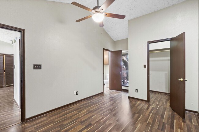 Building Photo - Gorgeous Condo, 2 Bedrooms/2 Balconies/2 Bathrooms - WALK TO CAMPUS! - Reduced Deposit