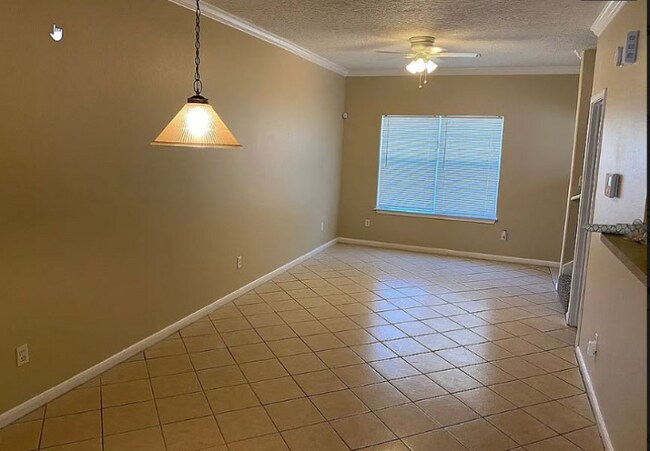 Building Photo - 9513 Merle St