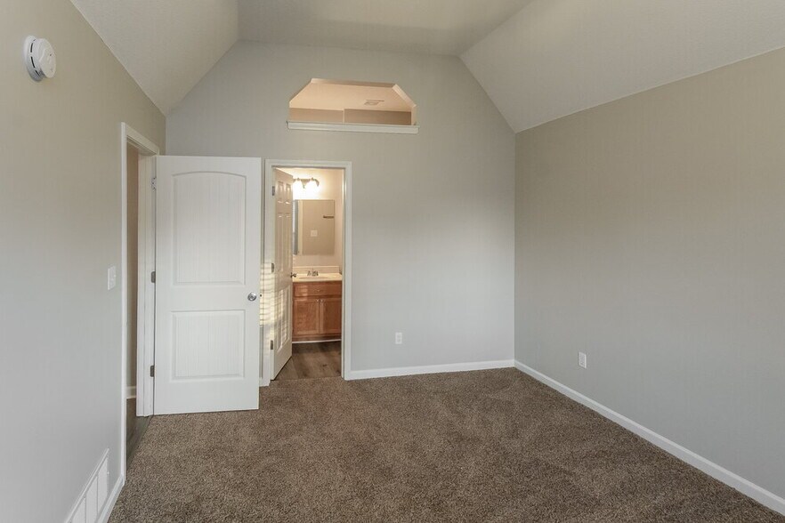 Building Photo - 7338 Lee Ann Dr