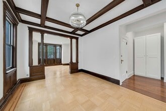 Building Photo - 722 27th St
