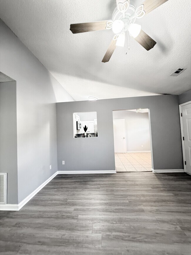 Building Photo - 506 Idlewood Cir