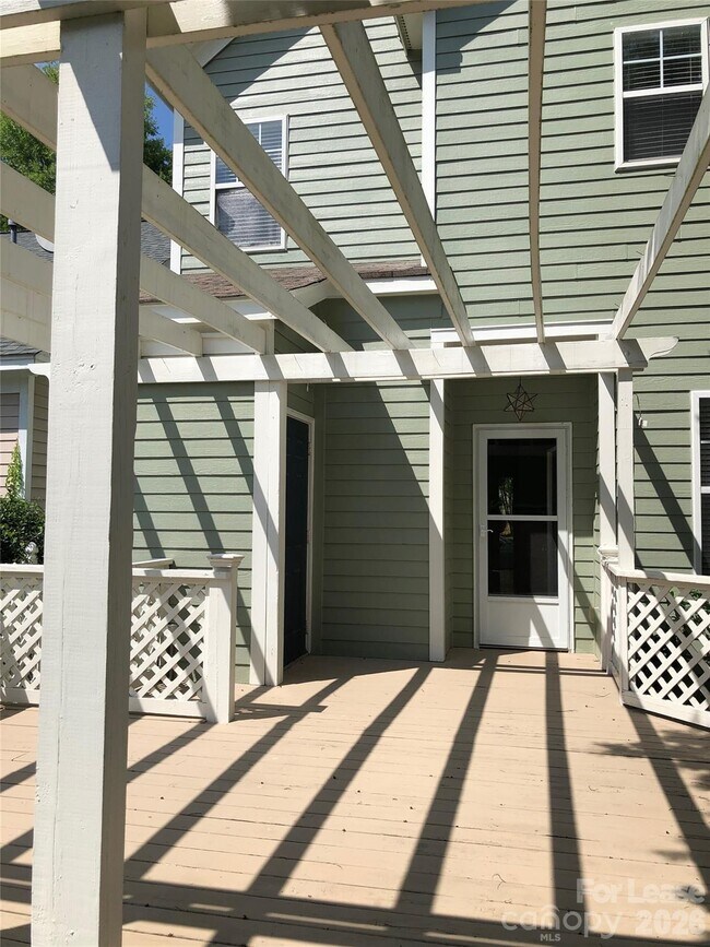 Building Photo - 113 Lake Davidson Park