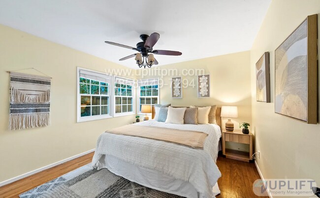 Building Photo - Charming 3-Bedroom Home with Bonus Living ...