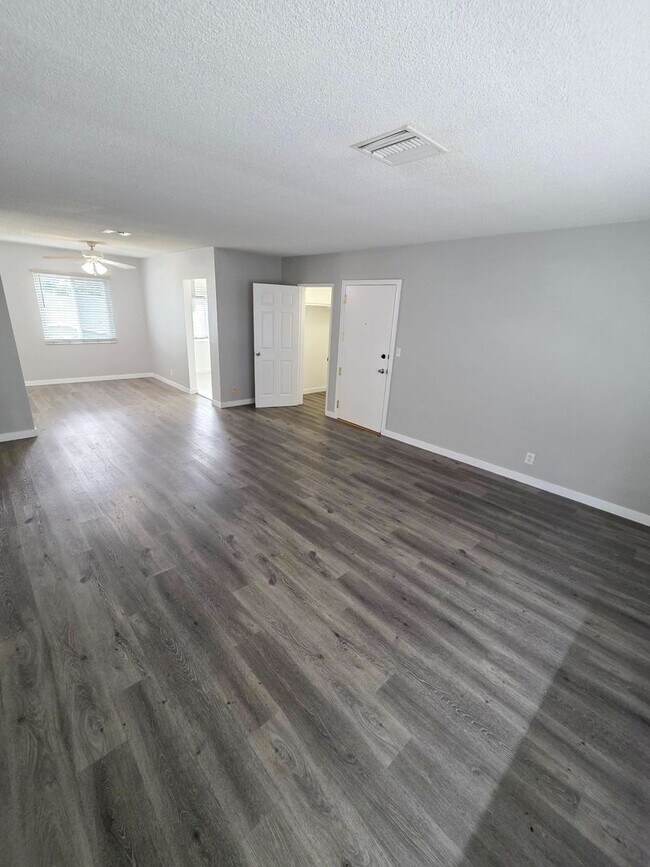 Interior Photo - 620 S Myrtle