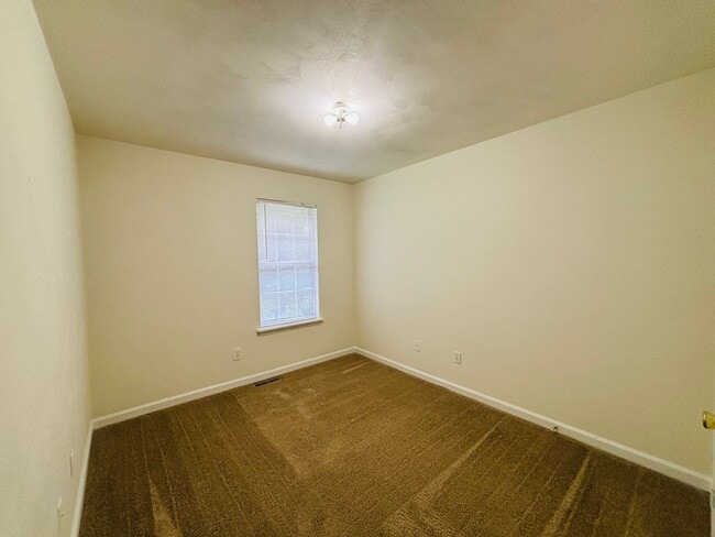 Building Photo - 840 Patrick Henry Dr