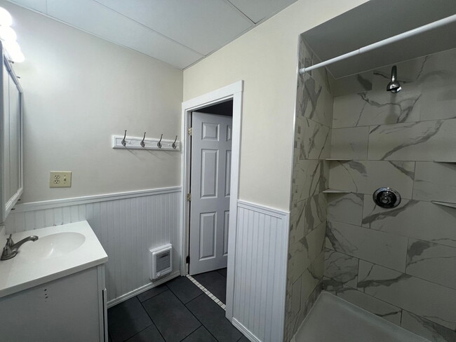 Building Photo - Prime Lakeway Location – Minutes to WWU, Whole Foods, I-5 & Downtown Bellingham