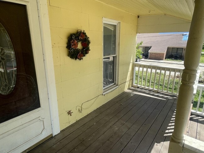 Building Photo - 513 E 2nd St