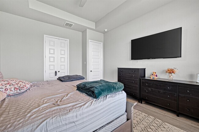 Building Photo - 6506 Tiburon Lakes Dr