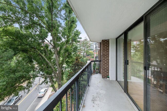 Building Photo - 1401 N Rhodes St