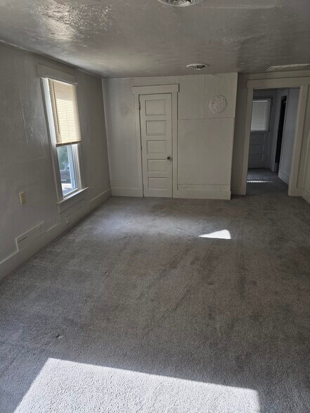 Building Photo - 144 E Shannon Ave