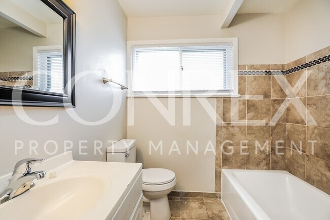 Building Photo - Charming 3 Bedroom Ranch