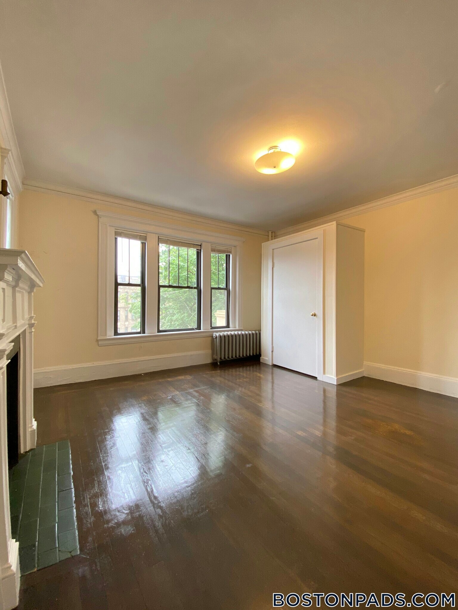 Building Photo - 452 Park Dr