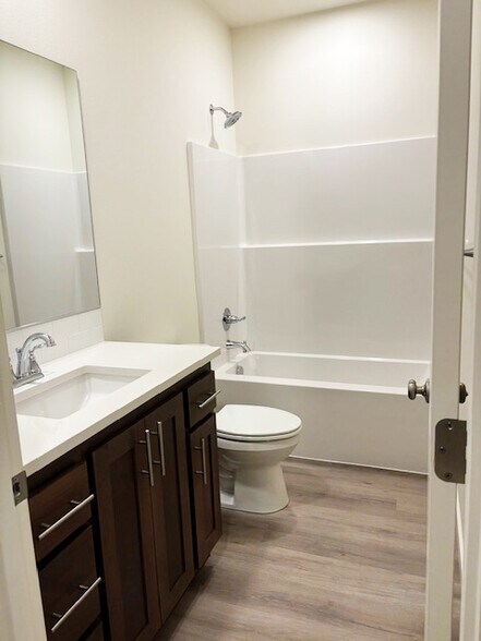 Building Photo - 1915 NW 18th Ave