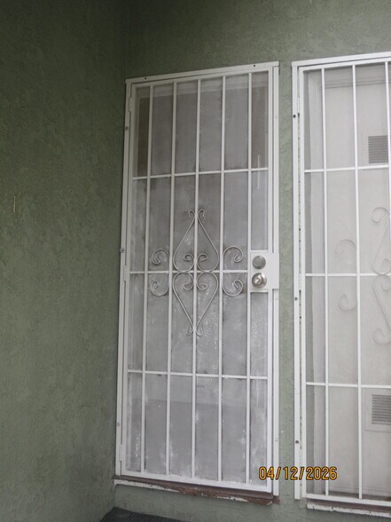 Building Photo - 2045 S Harcourt Ave