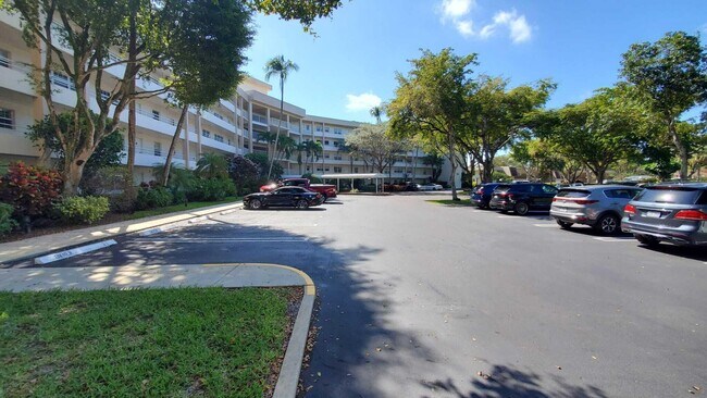 Building Photo - 3800 Oaks Clubhouse Dr