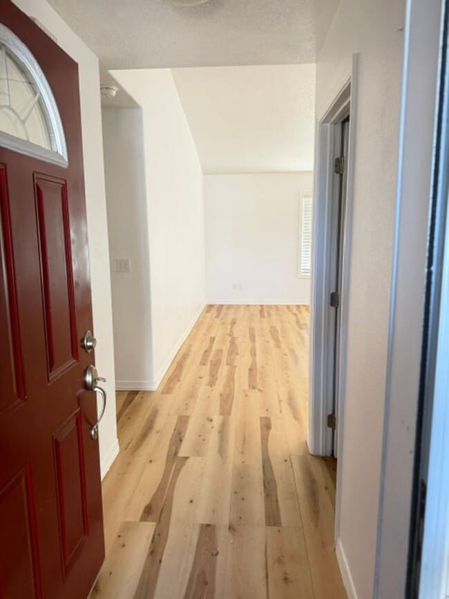 Building Photo - 1006 Frontier Ct