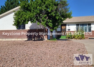 Building Photo - Sunset Park Rancher 3 Bedrooms/3 Bathrooms...