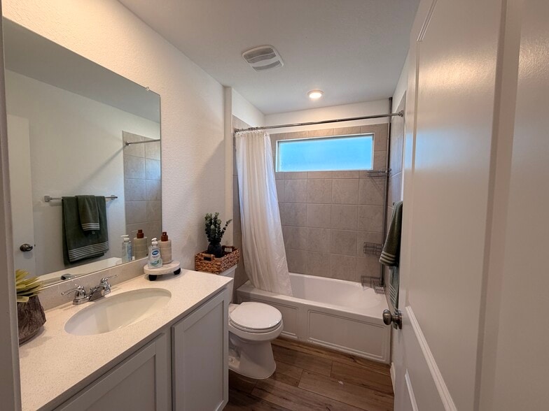 Building Photo - 2109 Four Waters Loop