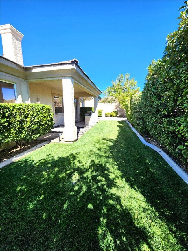 Building Photo - Spacious, Upgraded Single-Story Home in Su...
